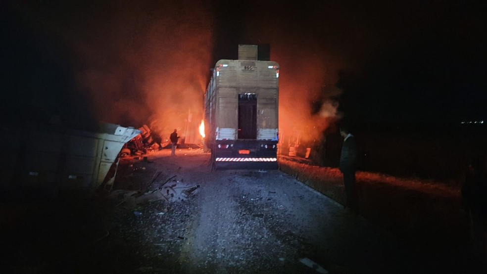 Acidente envolveu três veículos na BR-158 em MT — Foto: PRF-MT
