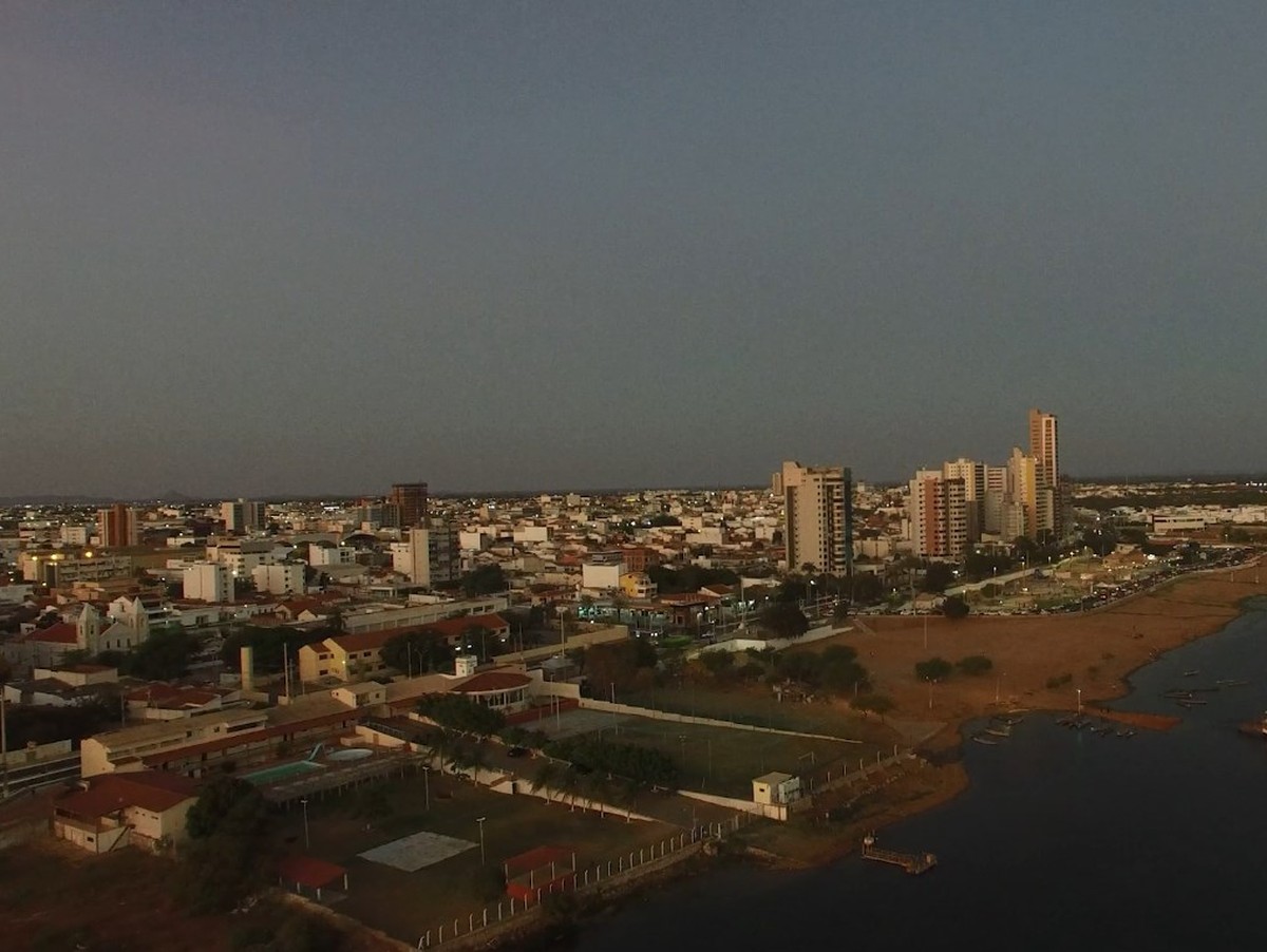 Veja o que abre e fecha na quartafeira (21), feriado do aniversário de