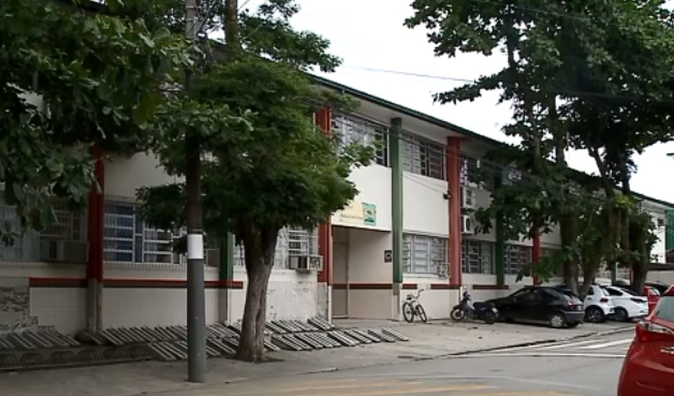 Professora foi agredida por mãe de aluna reprovada em Balneário Camboriú, SC. — Foto: Reprodução/NSC TV