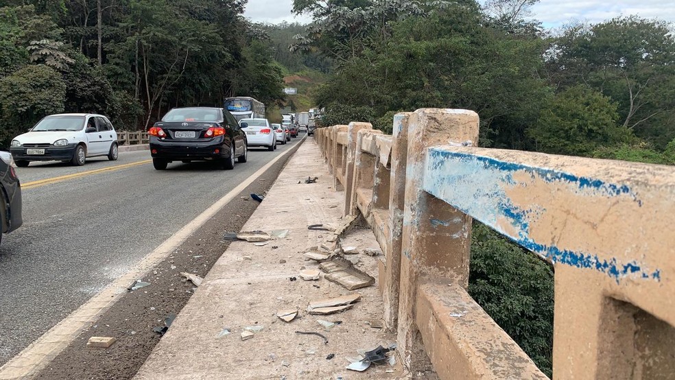 Caminhão cai de viaduto na BR-381, em João Monlevade; segundo a PRF, três  pessoas morreram | Minas Gerais | G1