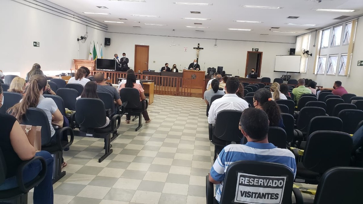 Acusado de matar companheira com golpes de picareta é julgado, em Montes Claros