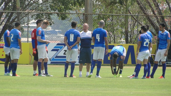 Pré-temporada de 3 meses e grupo enxuto: os planos de Mano para 2016