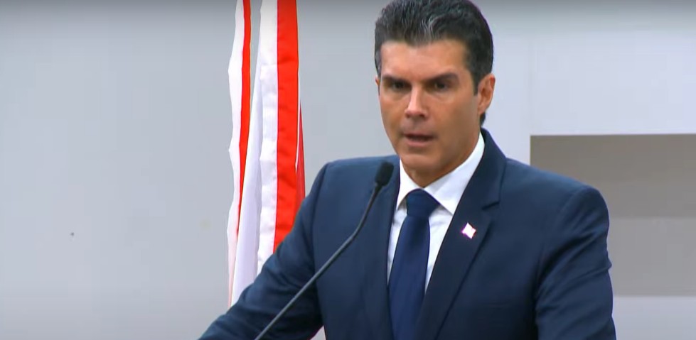 Helder Barbalho toma posse como governador do Pará e diz que não vai permitir 'que ilegalidade ambiental seja prática de costume'