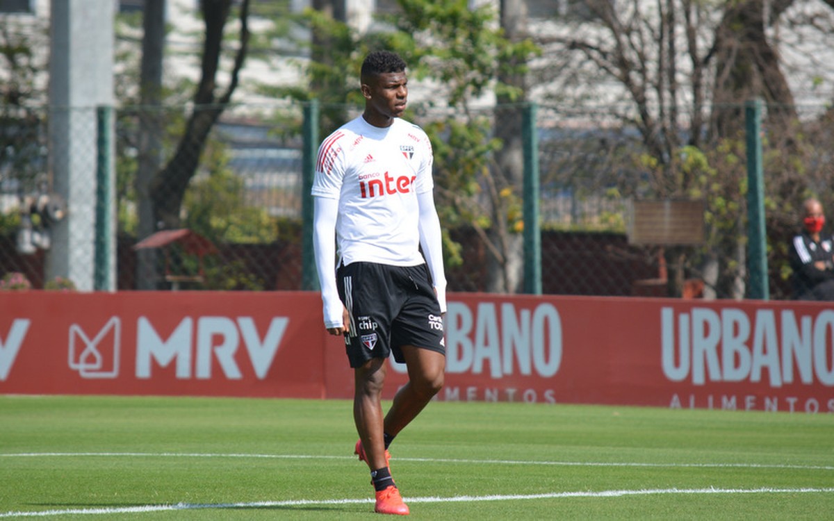 Em noite ruim de Diego, torcedores do São Paulo lamentam ausência de Arboleda