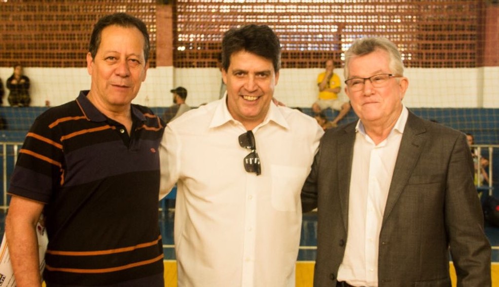 José Raimundo de Carvalho, pres. da Fed. Min. de Futsal; Rubio Guerra, organizador do evento, e Marcos Antonio Madeira, pres. da Conf. Bras. de Futsal (Foto: Mário Linhares)