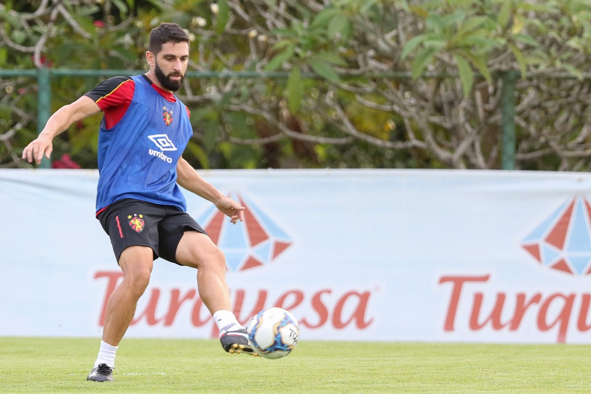 Elogiado, Pedro Carmona ganha mais espaço no Sport sport ge