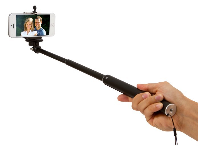 Monopod ou pau de selfie é um acessório com o qual é possível tirar autorretratos com ângulos maiores (Foto: Divulgação/Kodak)
