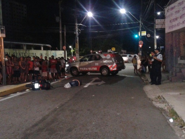 Homem foi morto com dois tiros (Foto: Foto: André Alencar/ TV Verdes Mares)