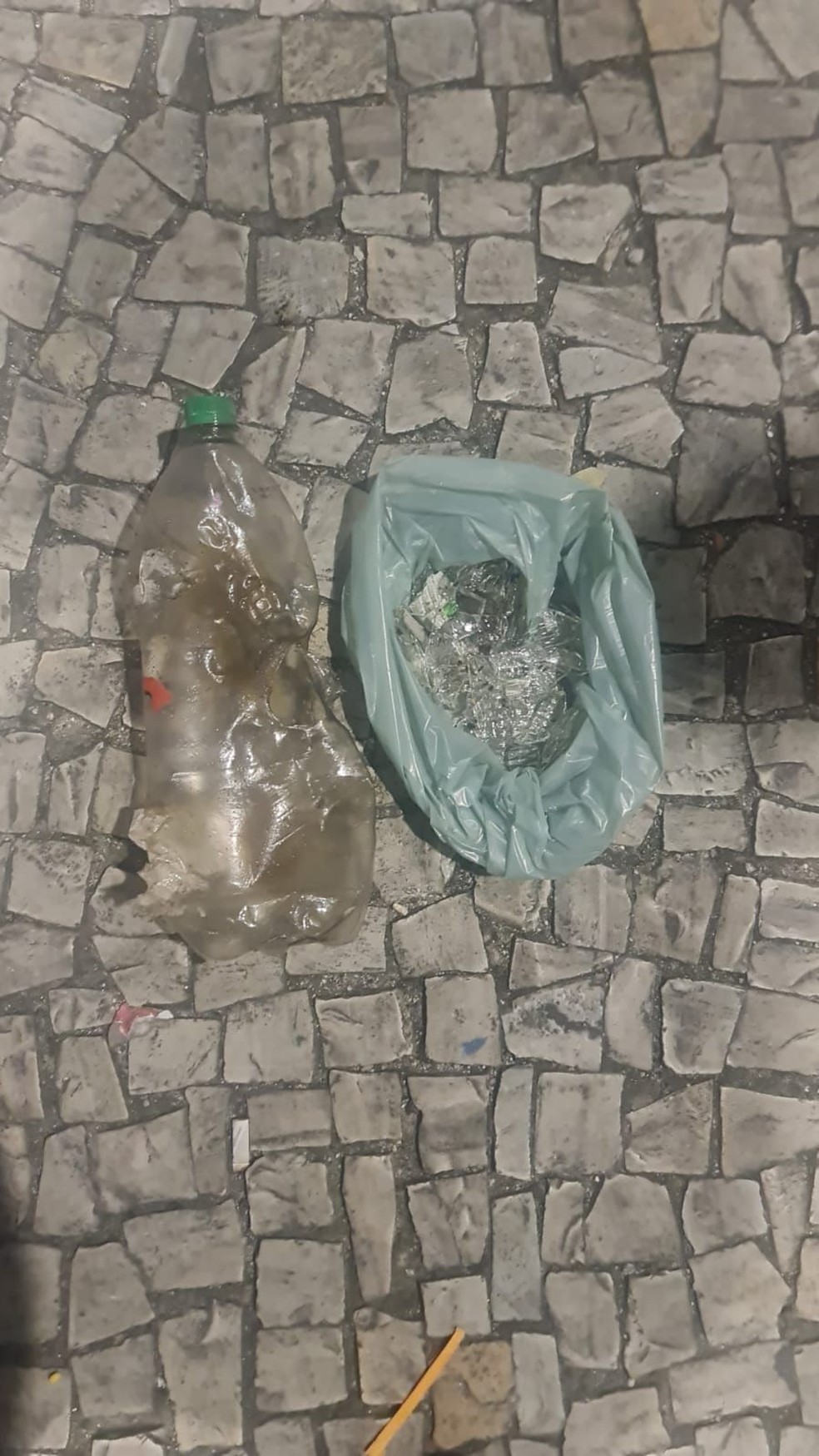 A garrafa, que ir&aacute; passar por uma per&iacute;cia do Instituto de Criminal&iacute;stica Carlos &Eacute;boli (ICCE) &mdash; Foto: Reprodu&ccedil;&atilde;o