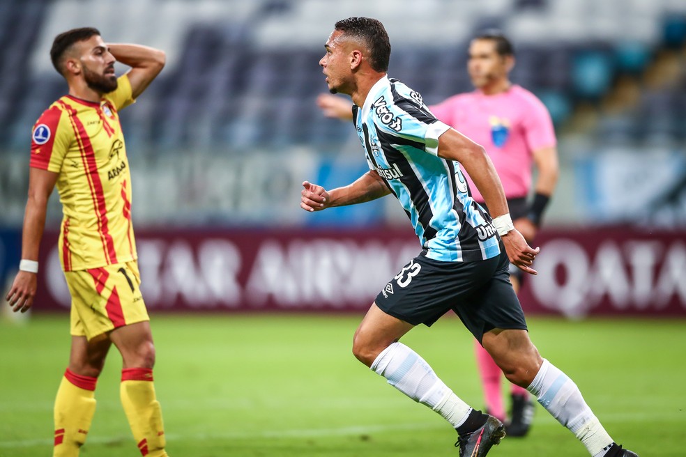Luiz Fernando marcou dois gols na vitória de 8 a 0 do Grêmio contra o Aragua na Sul-Americana — Foto: Lucas Uebel/DVG/Grêmio