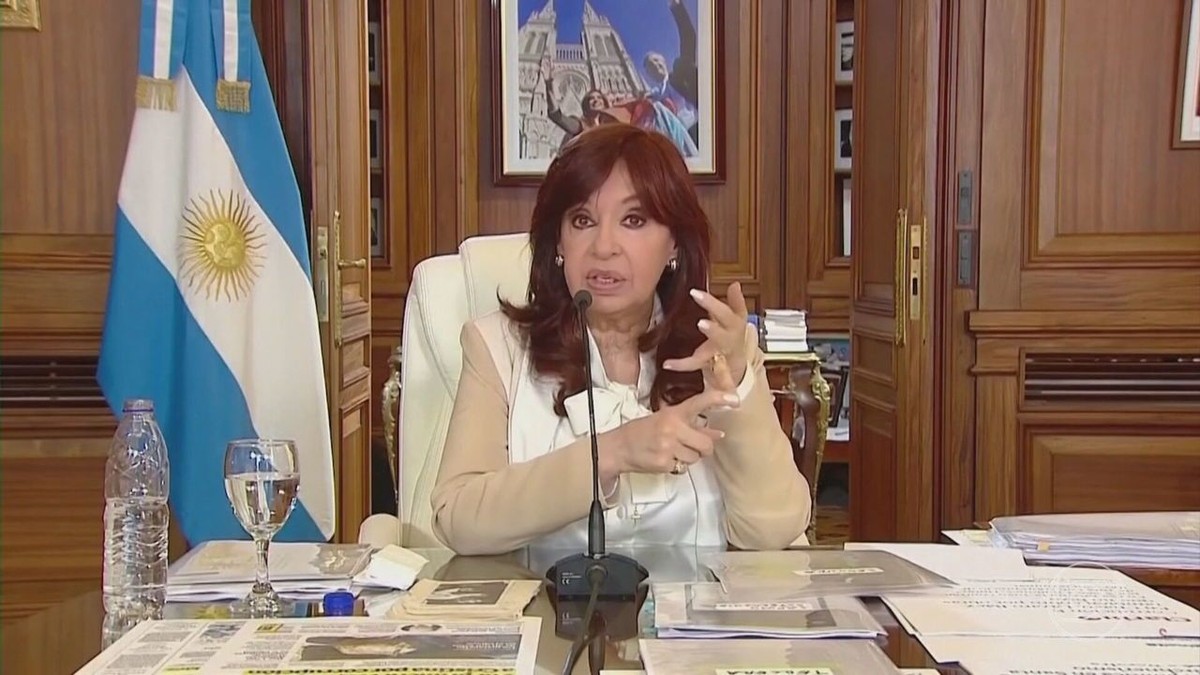 Justiça argentina condena Cristina Kirchner a seis anos de prisão por corrupção