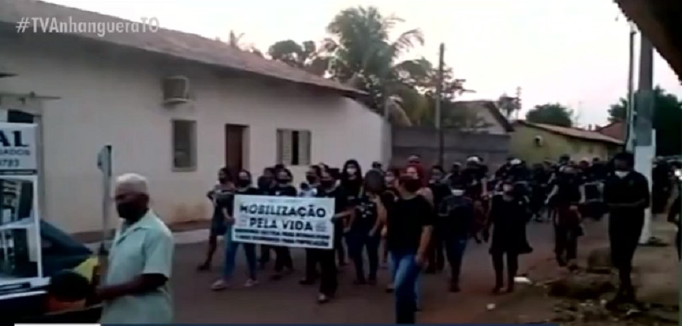 Moradores fizeram carreata pedindo justiça após a morte do empresário — Foto: Reprodução/TV Anhanguera