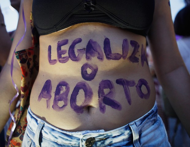 PEC 181 quer criminalizar aborto em caso de estupro, gravidez de risco e feto anencéfalo (Foto: Getty)