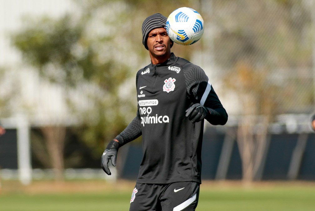 Jô vira as páginas após polêmicas e diz viver seu ápice físico desde o retorno ao Corinthians 