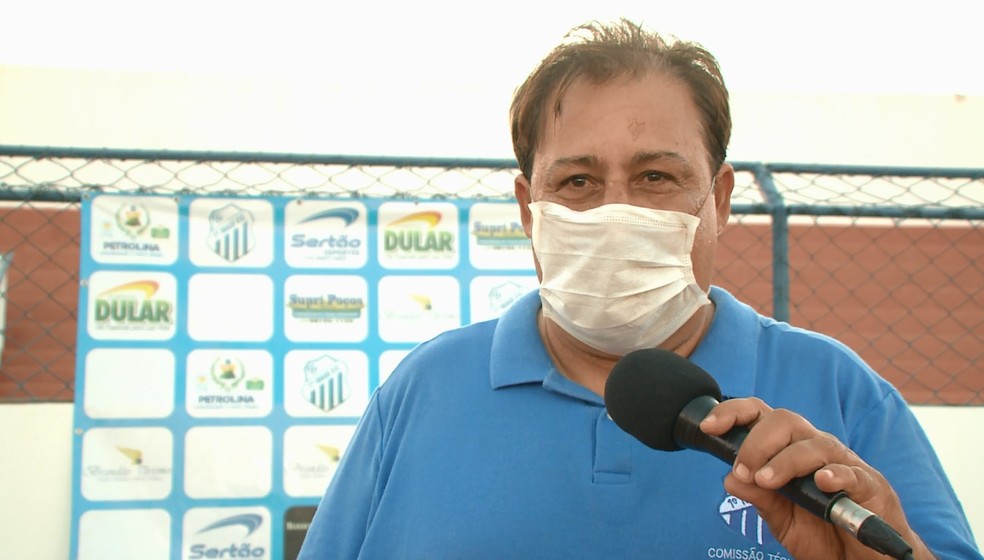 Hélio Miranda, técnico do 1º de Maio — Foto: Reprodução / TV Grande Rio