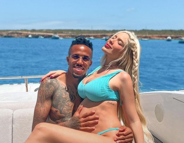 Grávida, Karoline Lima celebra um ano com Éder Militão  (Foto: Instagram)