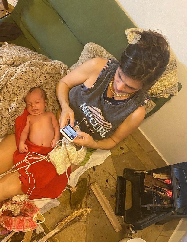 Mariana Maffeis com o bebê Váruna  (Foto: Reprodução/Instagram)