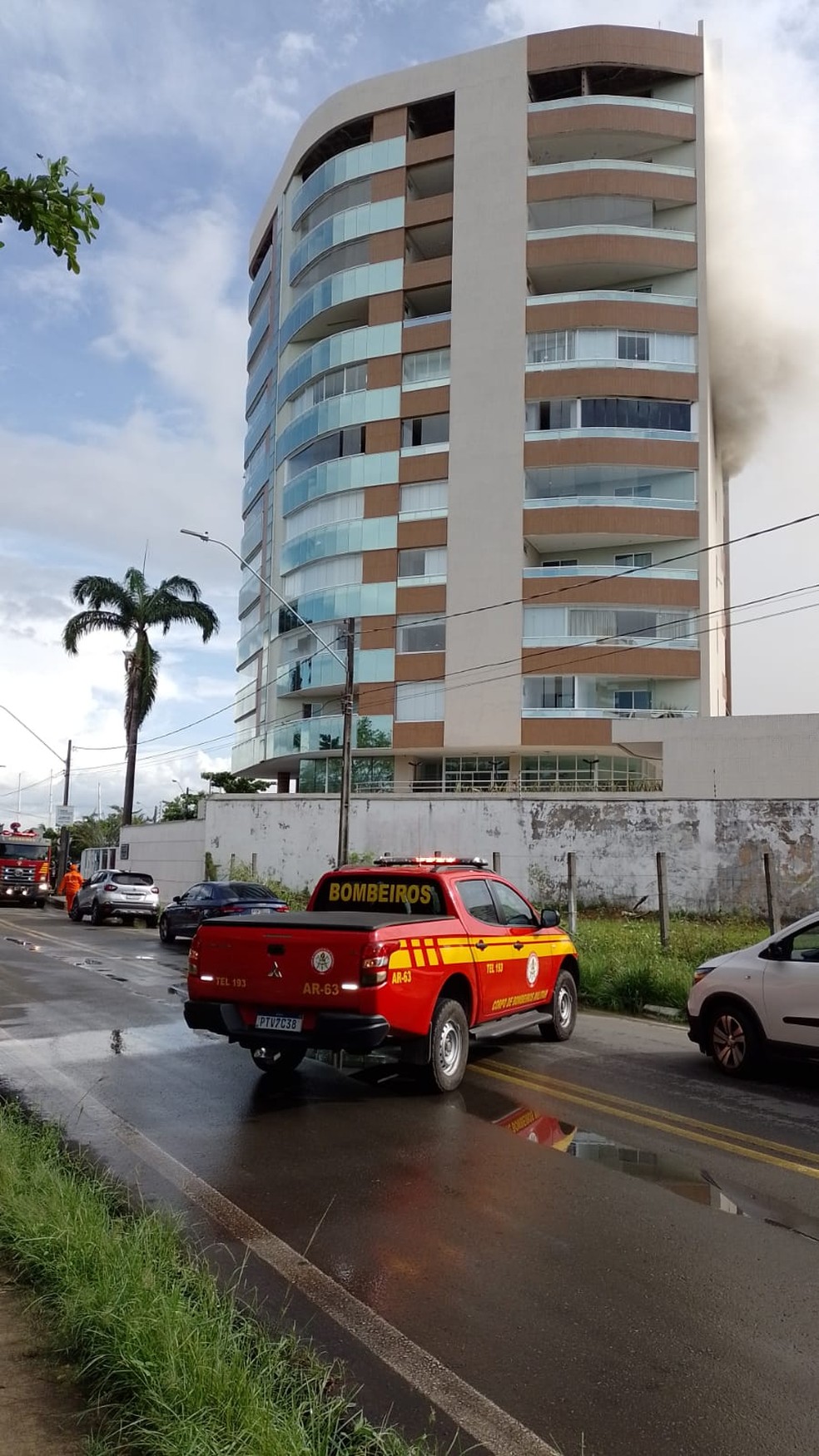 Apartamento pega fogo na Ponta D'Areia, em São Luís — Foto: Ismael Araújo/Grupo Mirante 