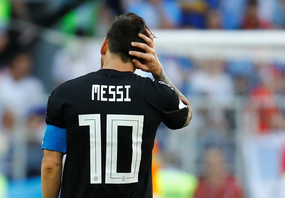 Messi lamenta o tropeÃ§o da Argentina contra a IslÃ¢ndia (Foto: Reuters)