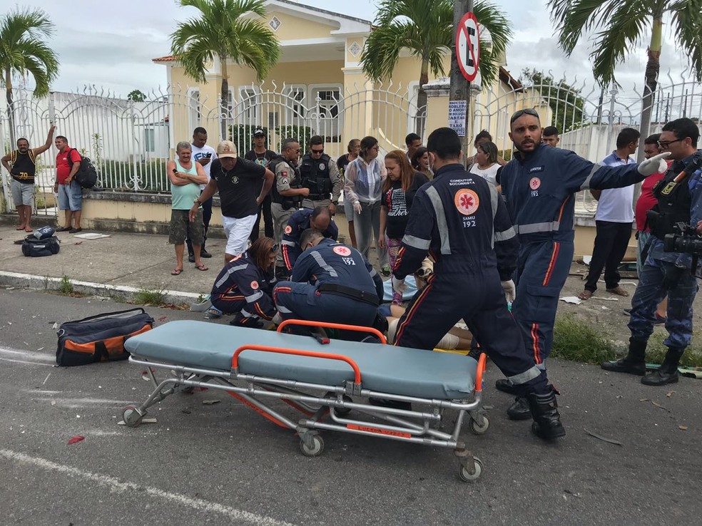Acidente aconteceu na avenida Jo&atilde;o Machado, em Jo&atilde;o Pessoa (Foto: Walter Paparazzo/G1)