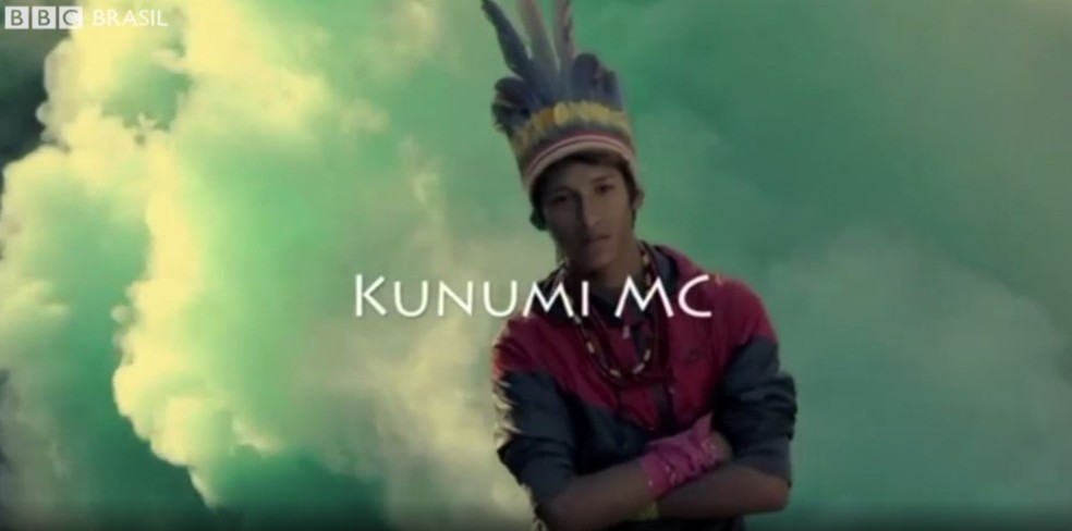 Kunumi MC: o rapper indígena que faz versos sobre demarcação de terra (Foto: Reprodução/BBC)