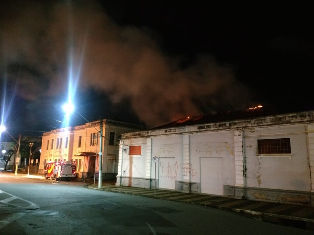Incêndio atingiu Estação Ferroviária de Limeira  — Foto: Arquivo pessoal