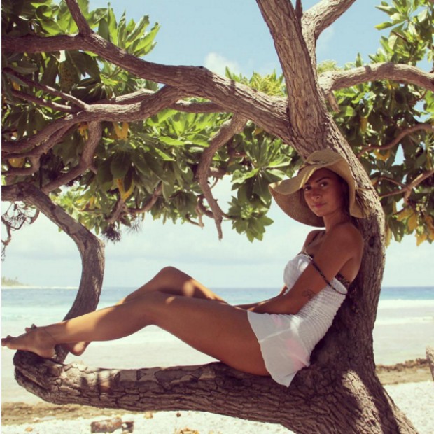 Thaial Ayala compartilha foto na praia (Foto: Reprodução/Instagram)