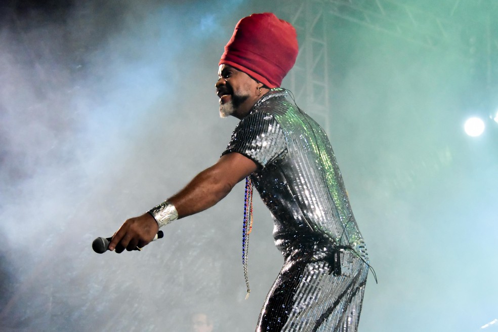 Carlinhos Brown animou público do polo Petrópolis na abertura do Carnaval em Natal — Foto: Pedro Vitorino