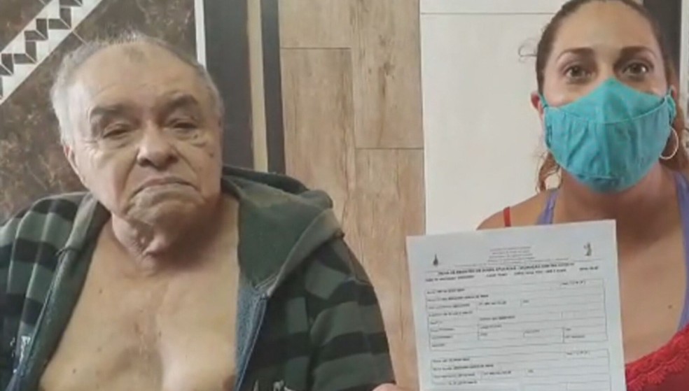 Ary de Paiva, de 93 anos, tomou doses de vacinas contra Covid-19 de fabricantes diferentes — Foto: TV Globo/Reprodução