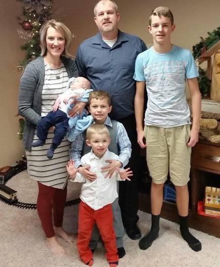 Melissa com o marido e os filhos. A foto foi tirada 5 dias antes da morte de Briggs (Foto: Reprodução)