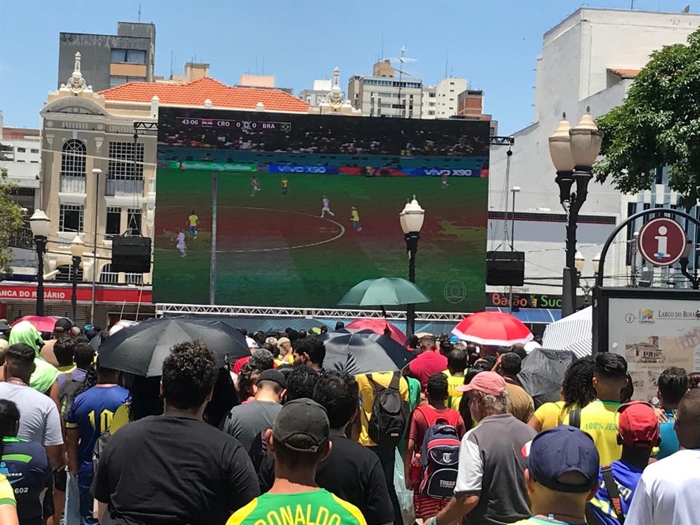 Cerca de 5 mil torcedores acompanharam a derrota da Seleção Brasileira na Copa do Mundo 2022 — Foto: Carlos Bassan