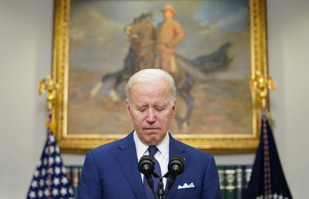 Biden discursa em Washington nesta terça-feira (24) após tiroteio que matou pelo menos 21 pessoas no Texas.  — Foto: REUTERS/Kevin Lamarque