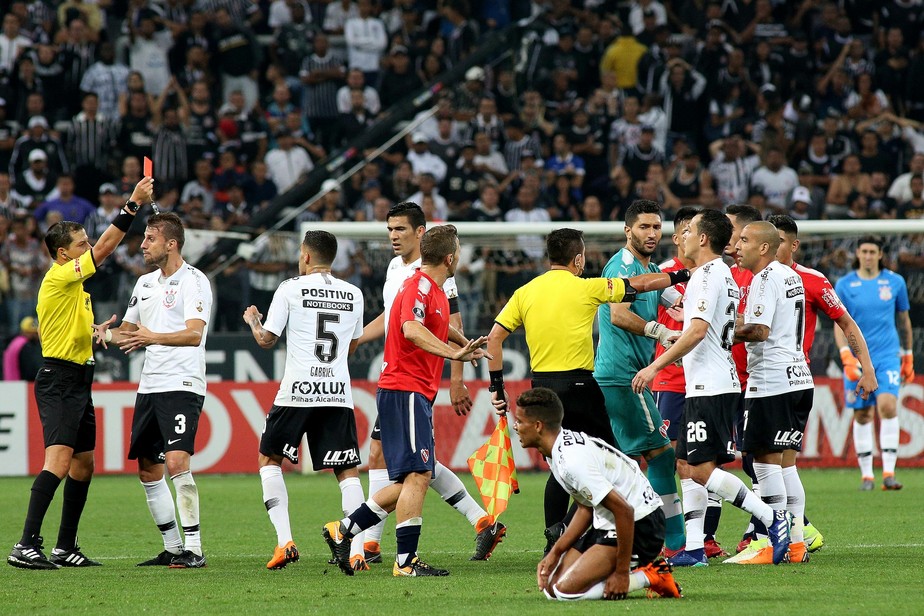 Expulso pela terceira vez na Libertadores com o Corinthians, Sheik diz: 