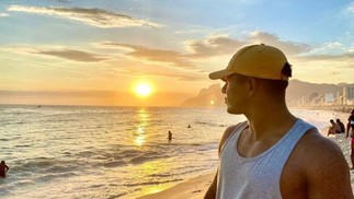 Yan, que mora em Copacabana, também postou fotos do pôr-do-sol na Praia do Arpoador, perto de casa — Foto: Reprodução