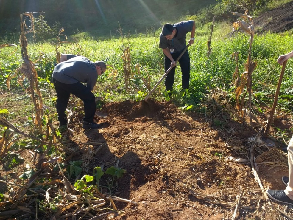Maria de F&aacute;tima Pires de Azevedo foi encontrada enterrada na noite desta quinta-feira (11) em um s&iacute;tio, em Santo Ant&ocirc;nio de P&aacute;dua &mdash; Foto: Divulga&ccedil;&atilde;o/Pol&iacute;cia Civil