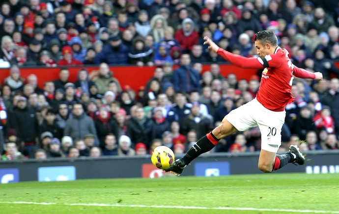 Van Persie marca gol do Manchester United contra o Leicester (Foto: Agência EFE)