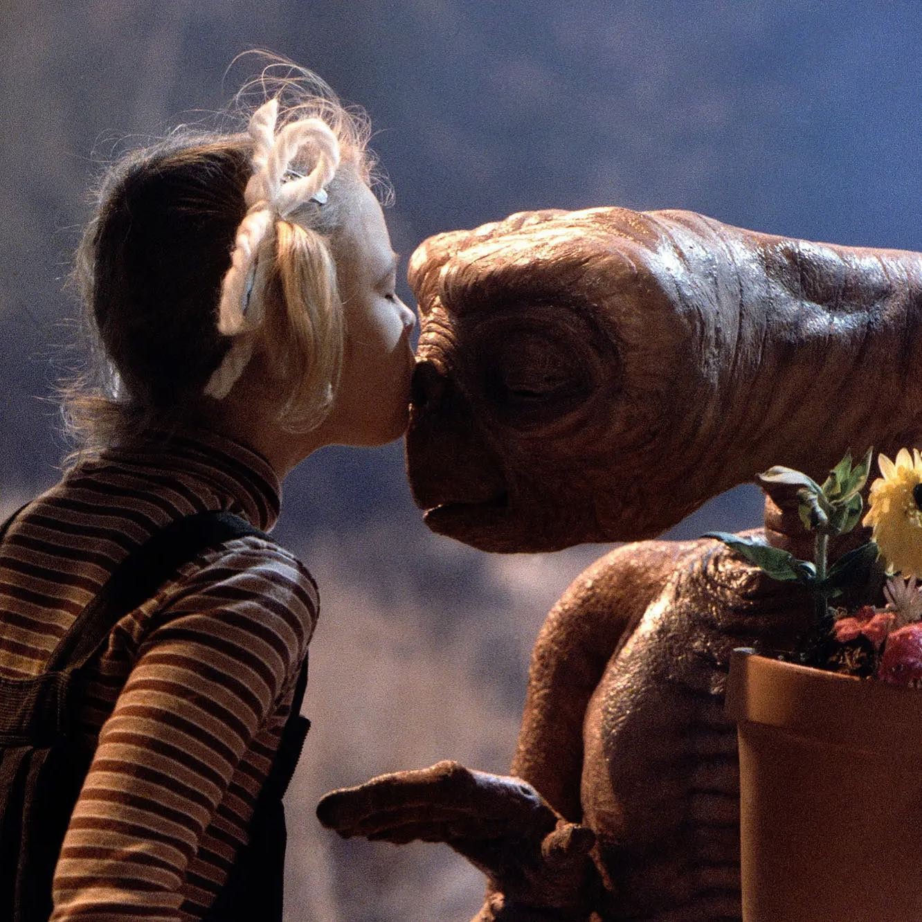 Drew Barrymore relembra cena fofa de 'E.T' para comemorar 40 anos do clássico (Foto: Reprodução / Instagram)