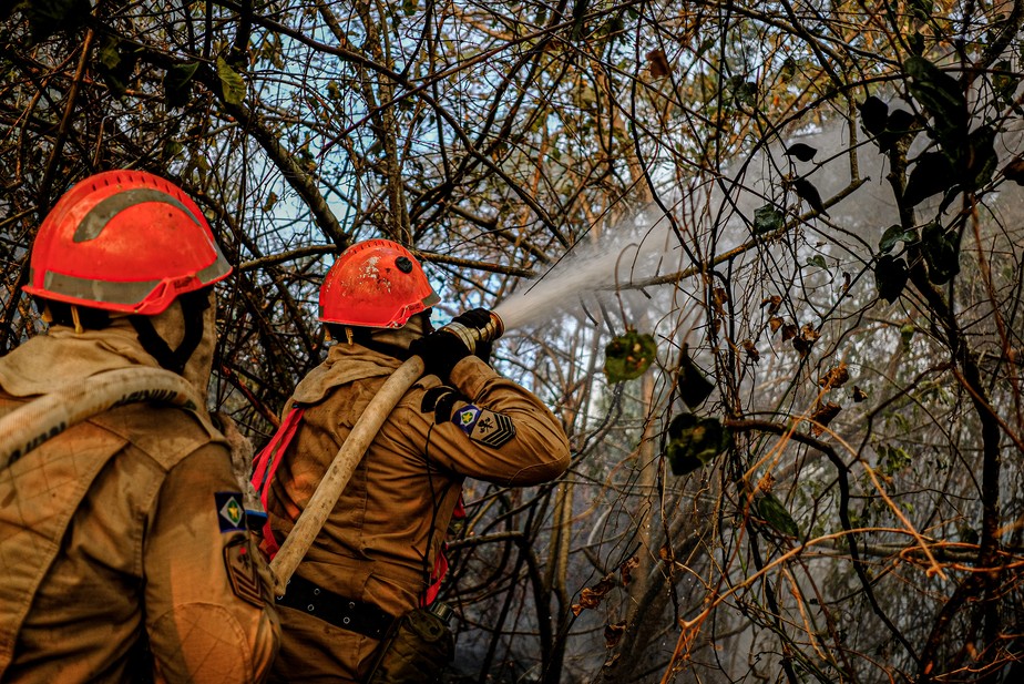 Operação de combate a incêndio no Pantanal