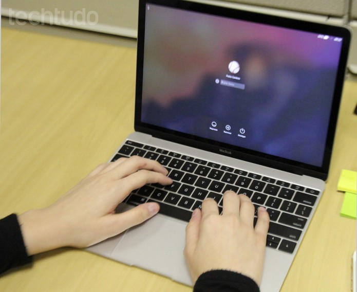 Design ultrafino e compacto chama a atenção no novo MacBook (Foto: Carol Danelli/TechTudo)