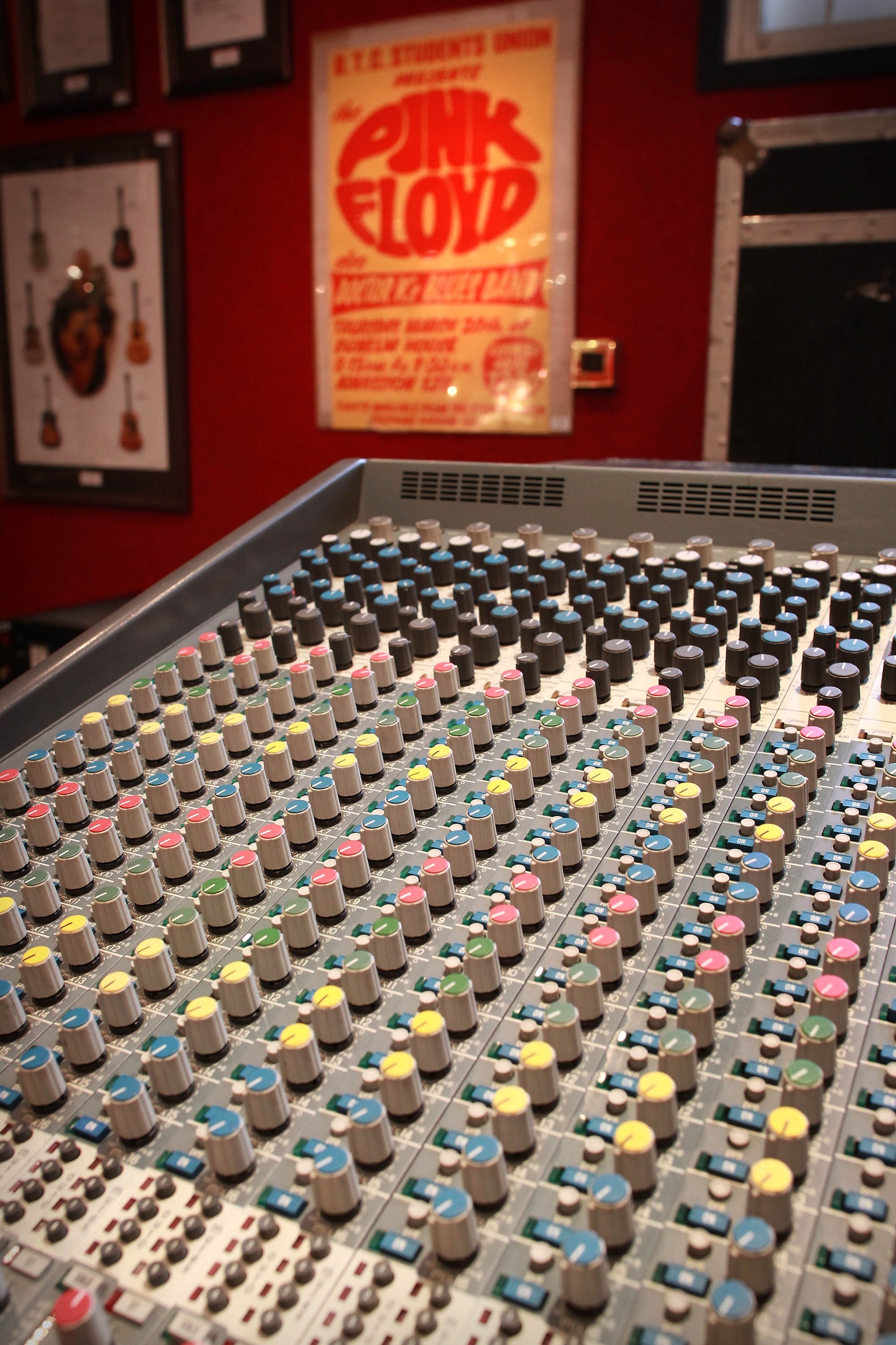 Console dos estúdios Abbey Road (Foto: Getty Images/  Peter Macdiarmid )