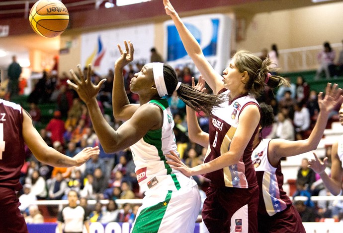 Clarissa dos Santos, Venezuela e Brasil, Basquete Feminino (Foto: Samuel Vélez / FIBA Américas)