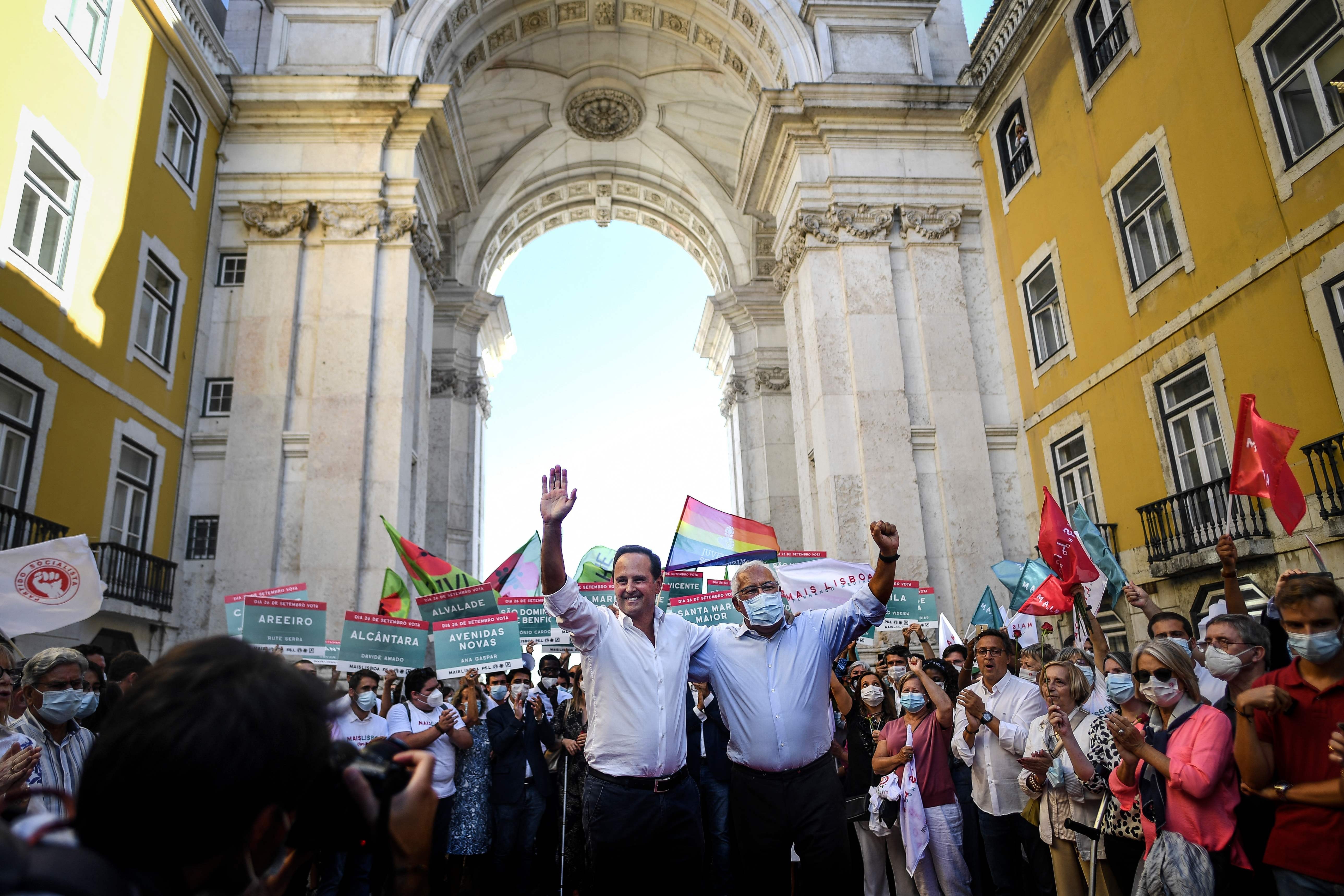 Fernando Medina e António Costa durante a campanha para a prefeitura de Lisboa