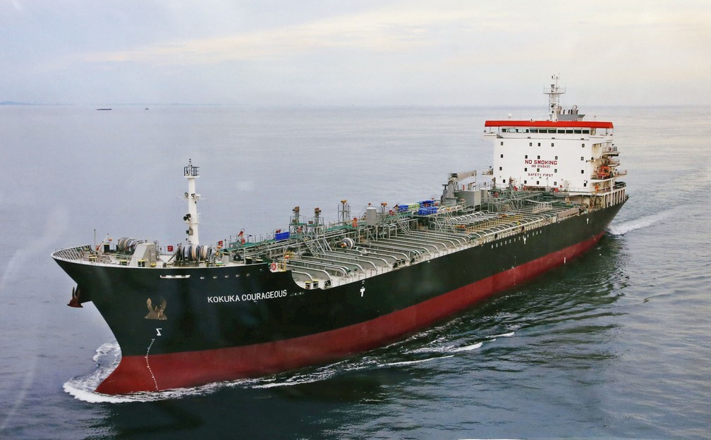 Foto de arquivo do navio "Kokuka Courageous", uma das duas embarcações atingidas por supostos ataques no golfo do Omã nesta quinta-feira (13). — Foto: Kyodo/via Reuters