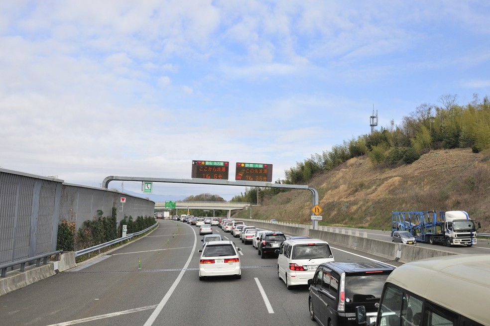 Teste prático no Japão exige que o motorista não saia da faixa de menor velocidade — Foto: Getty Images
