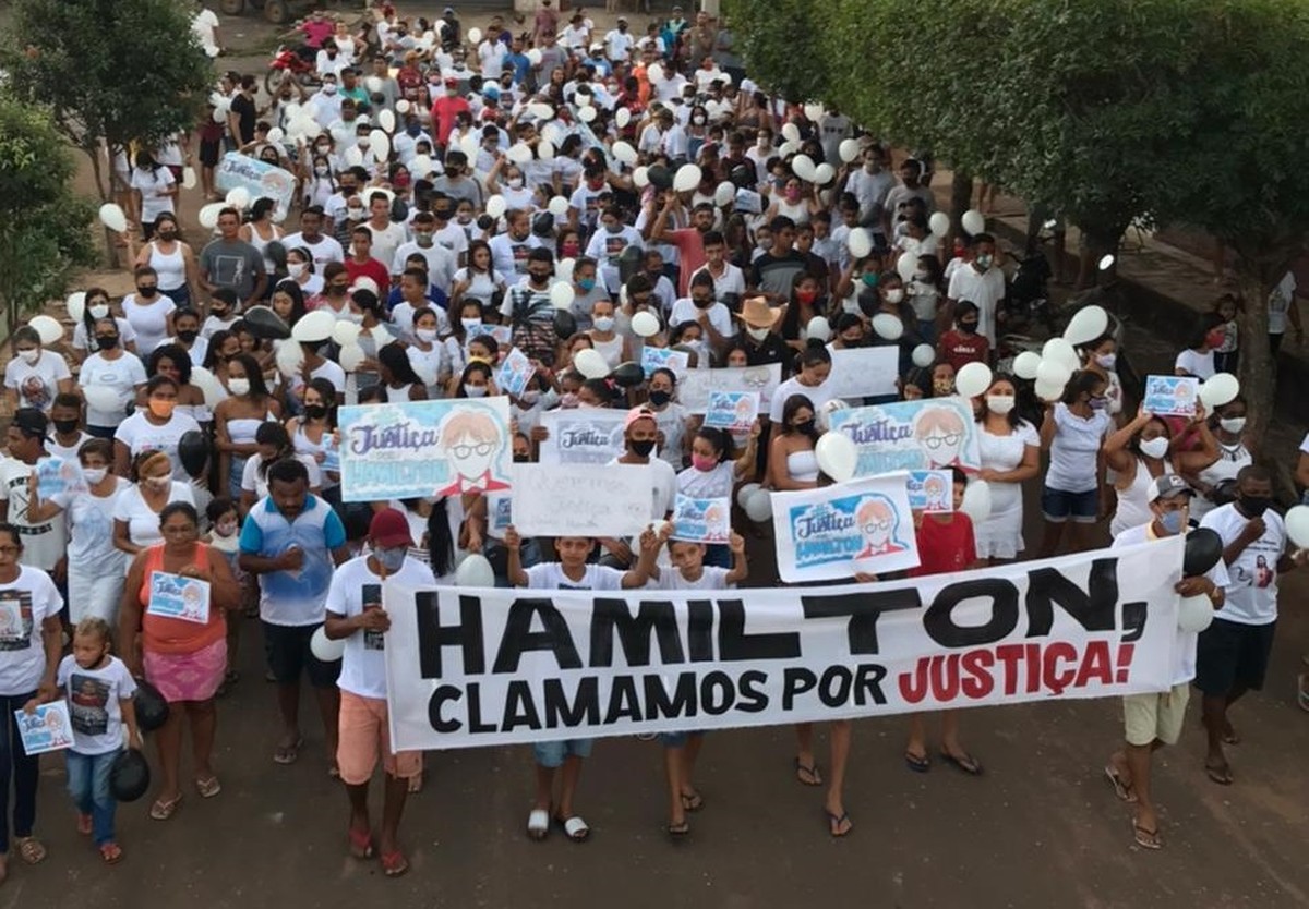 Após decisão de Portela, população vai às ruas pedir Justiça no caso Hamilton César, no MA - Vimarsana News