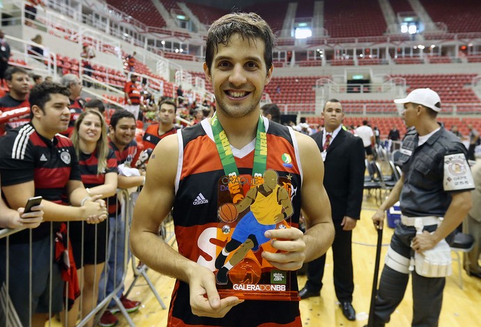 Se não for para Europa, Nico quer ficar no Fla: Não me vejo em outro lugar