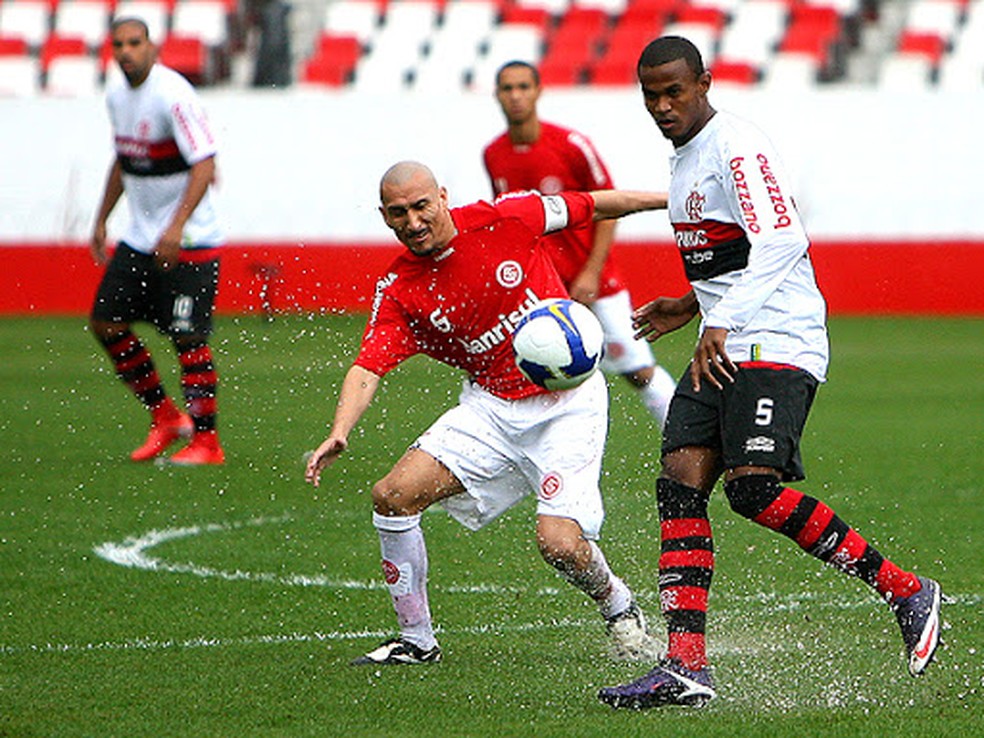Inter e Flamengo ficam no 0 a 0 em jogo aquático no Beira-Rio em 2009 — Foto: Lucas Uebel/VIPCOMM