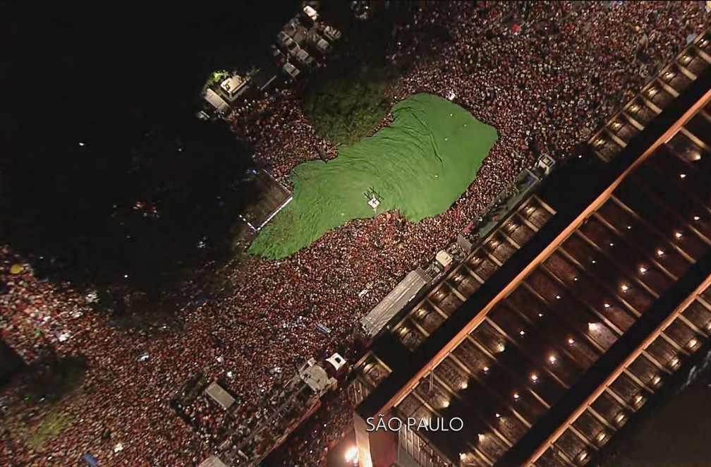 Multidão de eleitores de Lula se reúne na Avenida Paulista — Foto: Reprodução/TV Globo