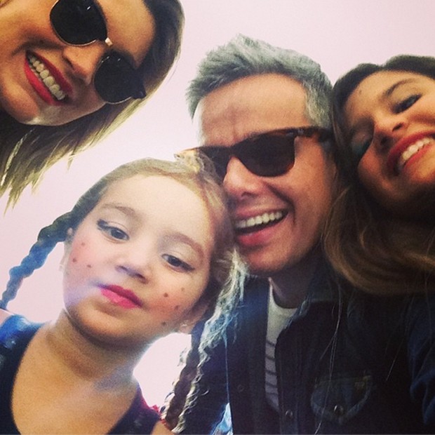 Otaviano Costa posta foto com a mulher Flávia Alessandra, a filha Olívia e a enteada Giulia (Foto: Reprodução / Instagram)