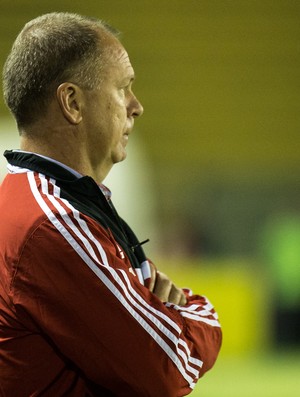 Apesar da vitória, Edinho diz: Nível do Flamengo tem que ser muito mais alto